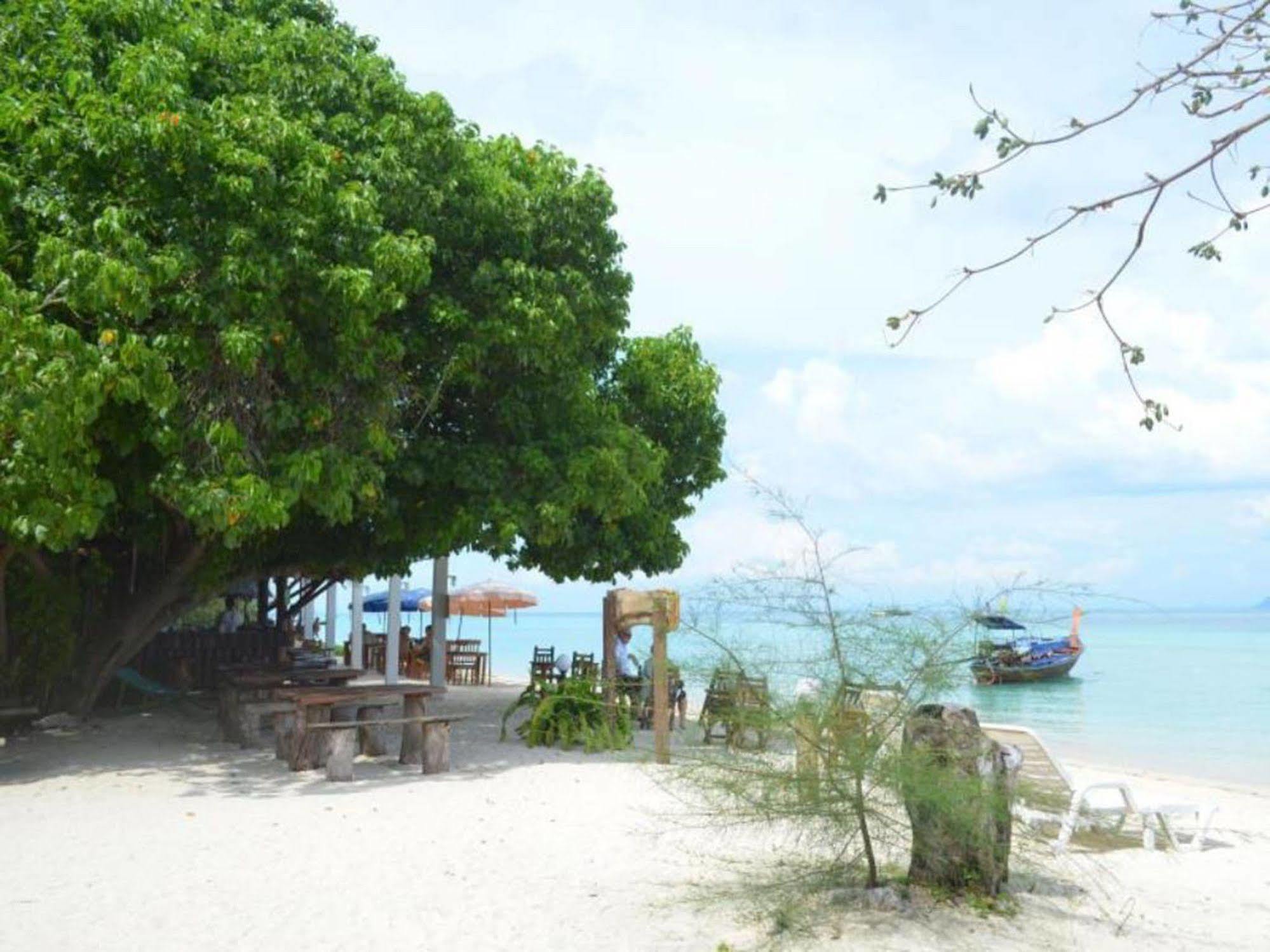 Koh Ngai Camping Hotell Eksteriør bilde